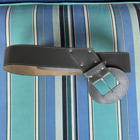 🍒💣 Grey faux leather 80’s inspired belt - Picture 2 of 6